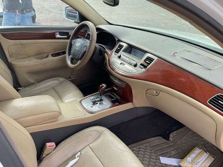 2013 HYUNDAI  GENESIS
