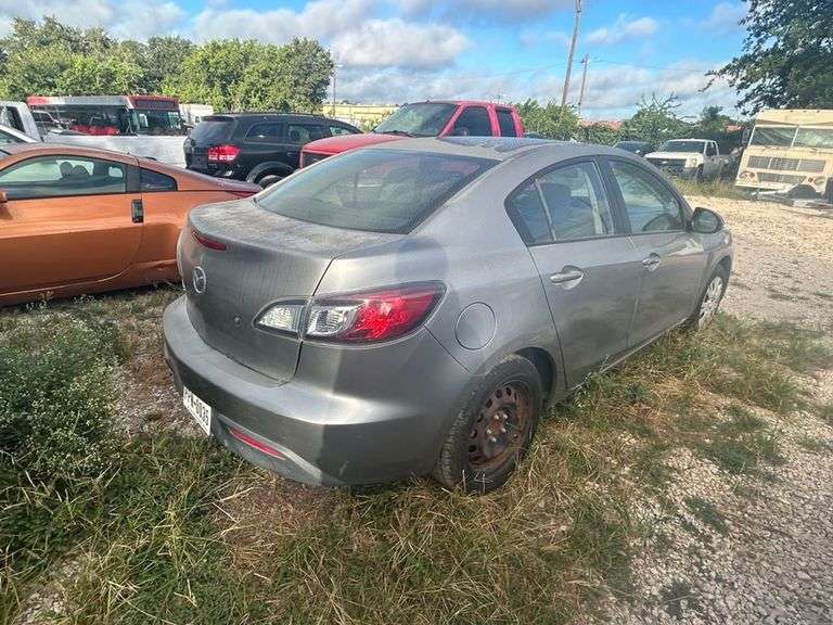 2011 MAZDA  MAZDA3