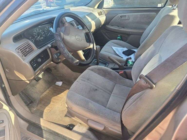 SALVAGE-2001 TOYOTA  CAMRY