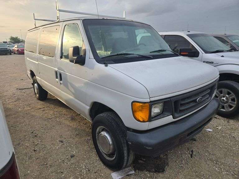 2004 FORD  E-350
