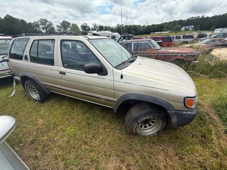 1996 NISSAN  PATHFINDER
