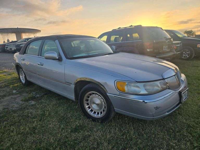 1998 LINCOLN  TOWN CAR