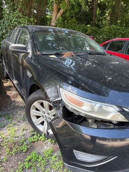 DERELICT PARTS ONLY -2011 FORD  TAURUS