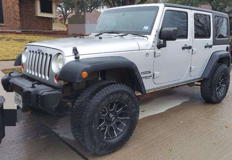 Clean title - 2011 JEEP  WRANGLER