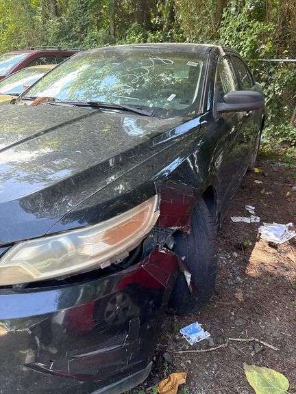 DERELICT PARTS ONLY -2011 FORD  TAURUS