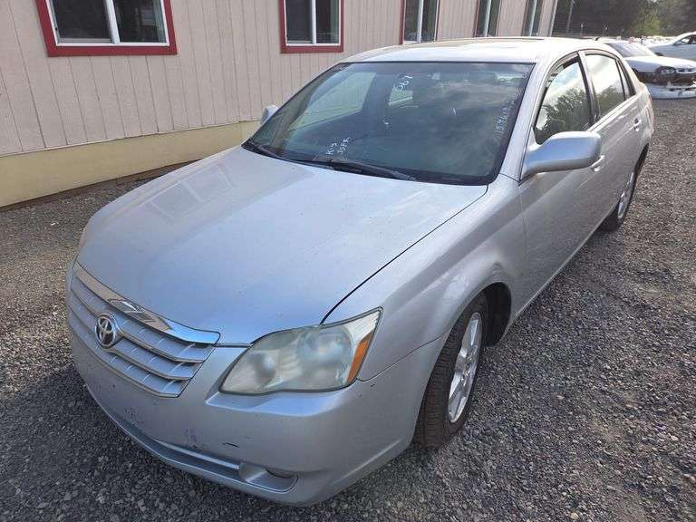 2005 TOYOTA  AVALON