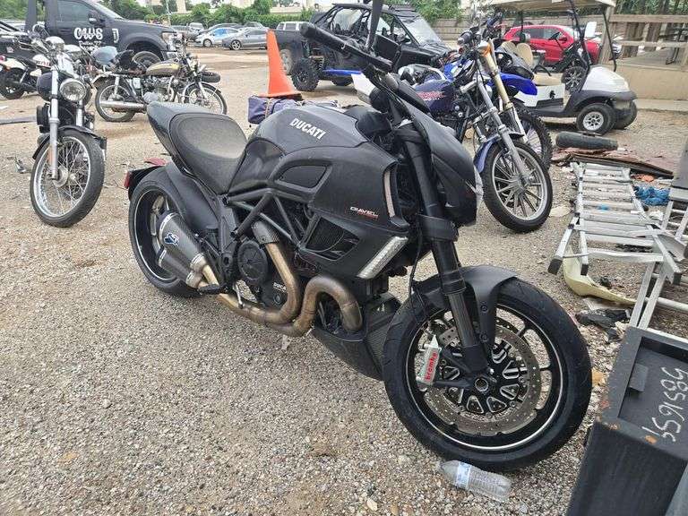 2012 DUCATI  DIAVEL