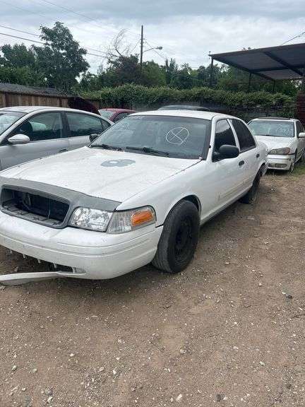 2010 FORD  CROWN VICTORIA