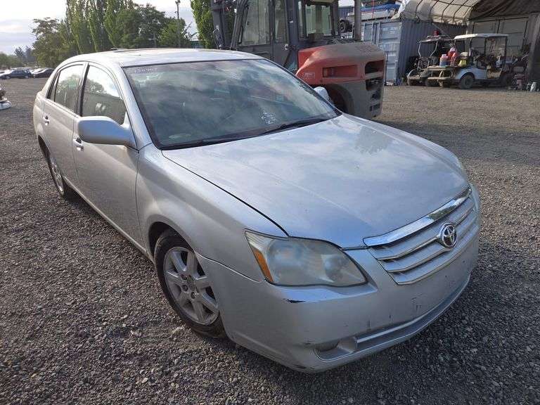 2005 TOYOTA  AVALON