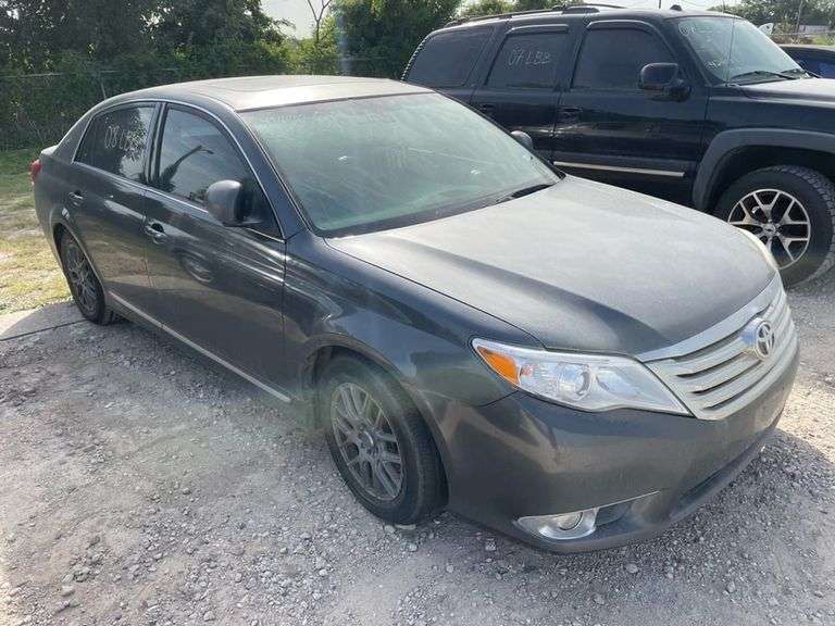 2011 TOYOTA  AVALON