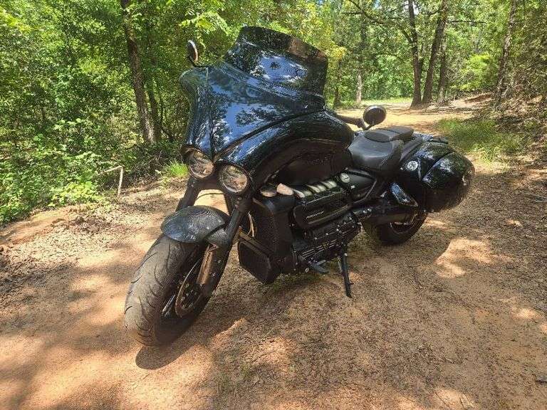 2022 TRIUMPH   ROCKET3R BLACK-SPECIAL EDITION