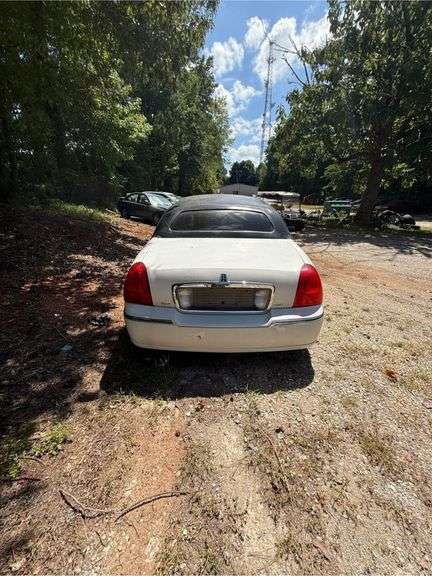 DERELICT PARTS ONLY -2007 LINCOLN  TOWN CAR