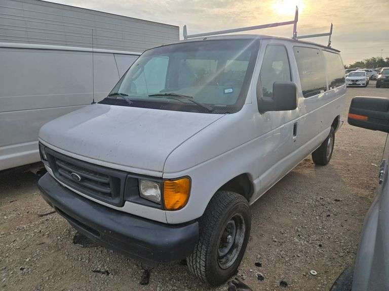 2004 FORD  E-350