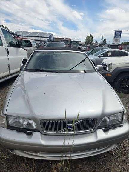 2002 VOLVO  C70