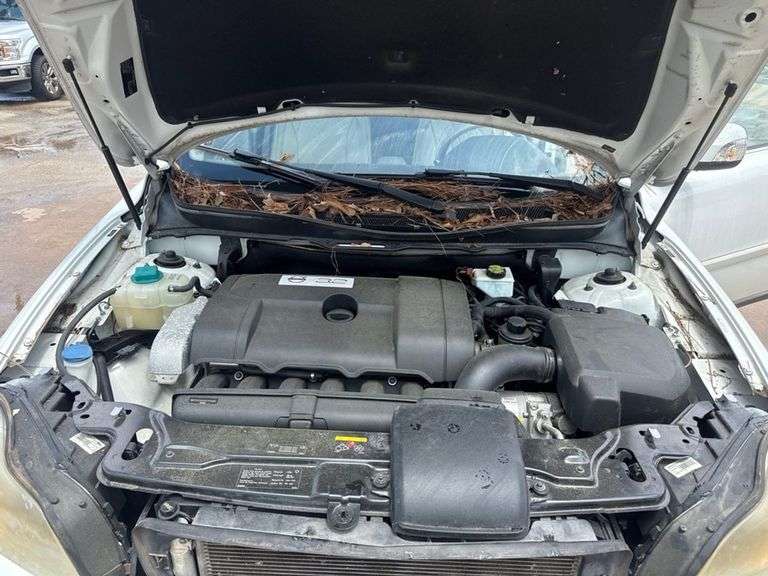 2011 VOLVO  XC90