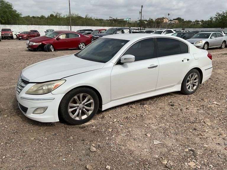 2013 HYUNDAI  GENESIS