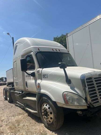 2016 FREIGHTLINER  CASCADIA