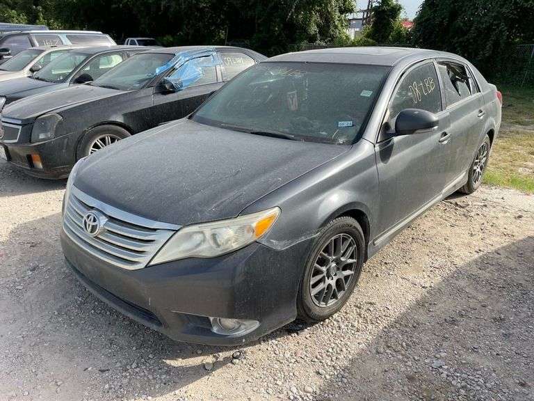 2011 TOYOTA  AVALON