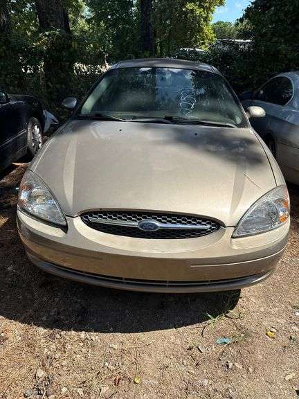 DERELICT PARTS ONLY -2002 FORD  TAURUS