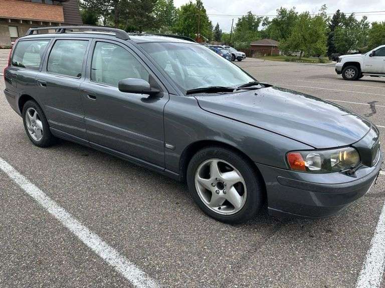 Clean Title - 2004 VOLVO  V70