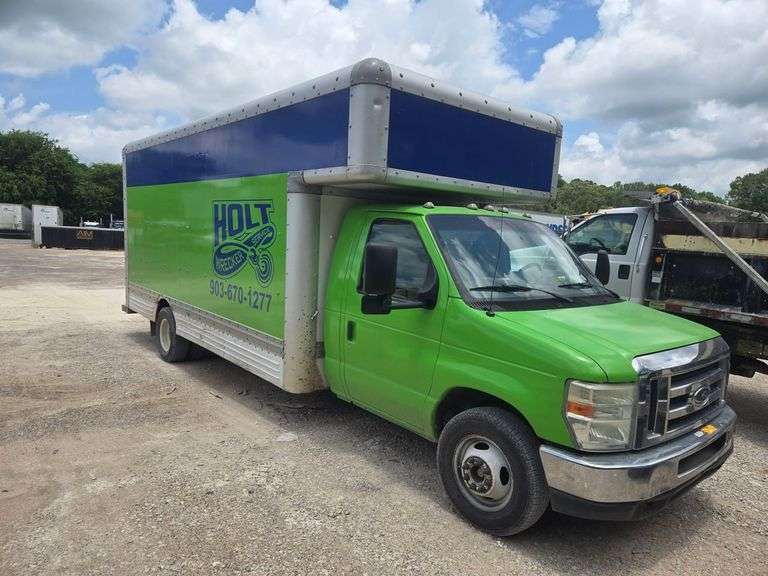 2013 FORD  E-450