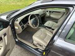 Clean Title - 2004 VOLVO  V70