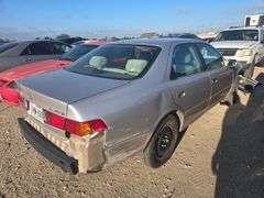 SALVAGE-2001 TOYOTA  CAMRY