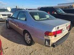 SALVAGE-2001 TOYOTA  CAMRY