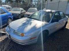 2002 SATURN  SL2