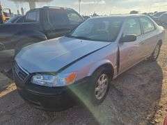 SALVAGE-2001 TOYOTA  CAMRY