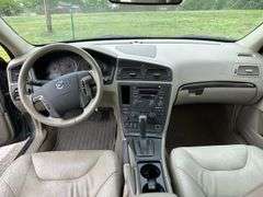 Clean Title - 2004 VOLVO  V70