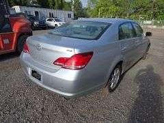 2005 TOYOTA  AVALON