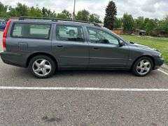 Clean Title - 2004 VOLVO  V70