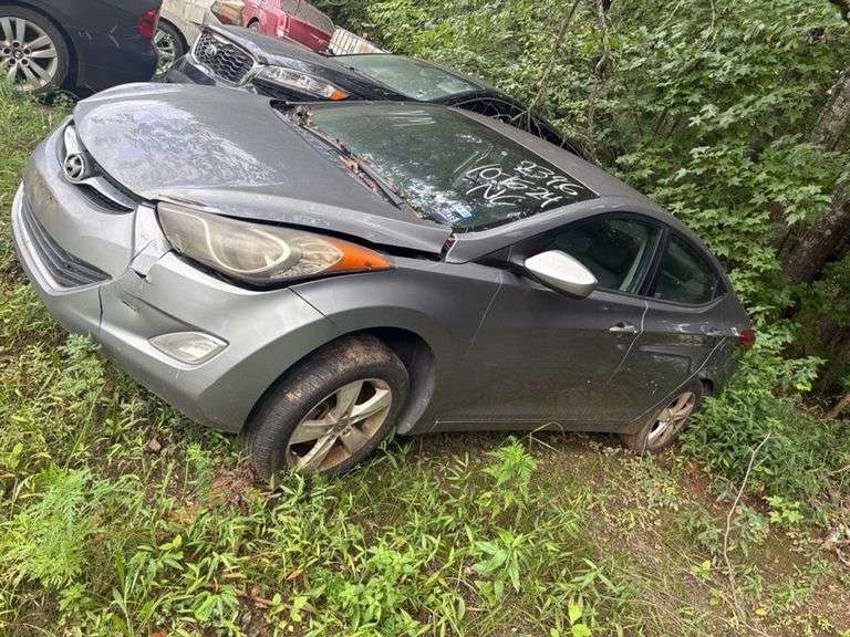 DERELICT/PARTS ONLY - 2013 HYUNDAI  ELANTRA