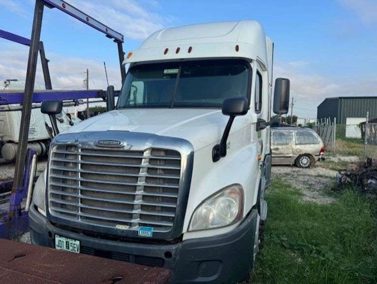 2014 FREIGHTLINER  CASCADIA