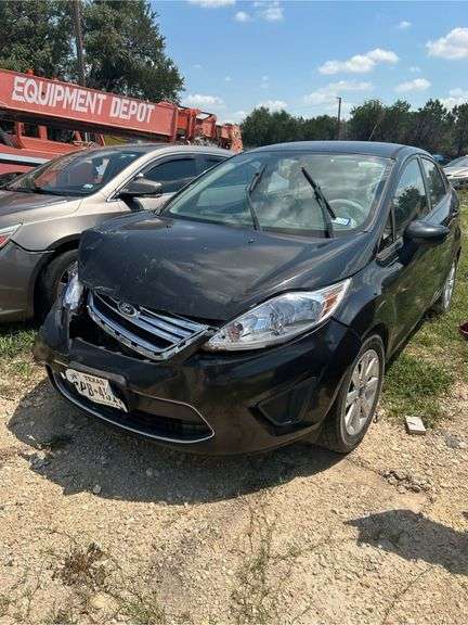 2011 FORD  FIESTA