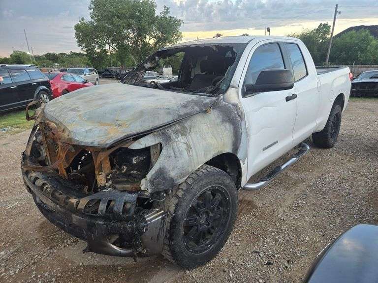 2008 TOYOTA  TUNDRA