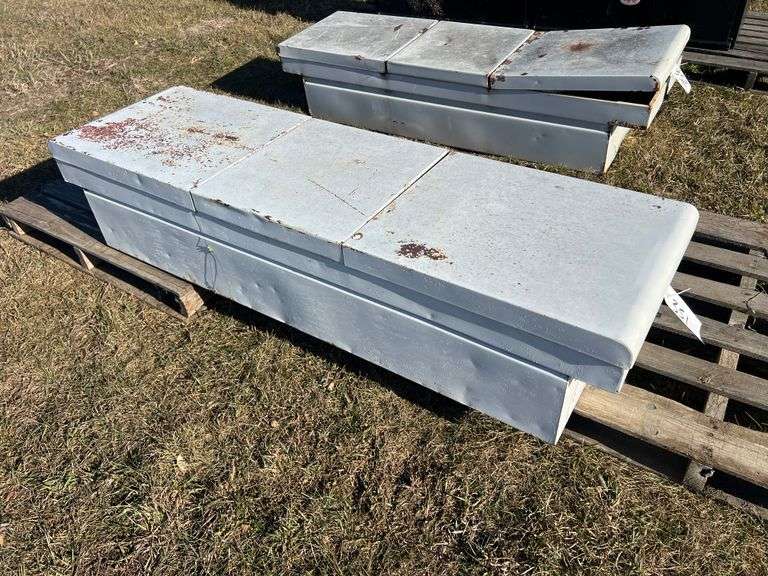 Full Size Pickup Crossover Tool Box