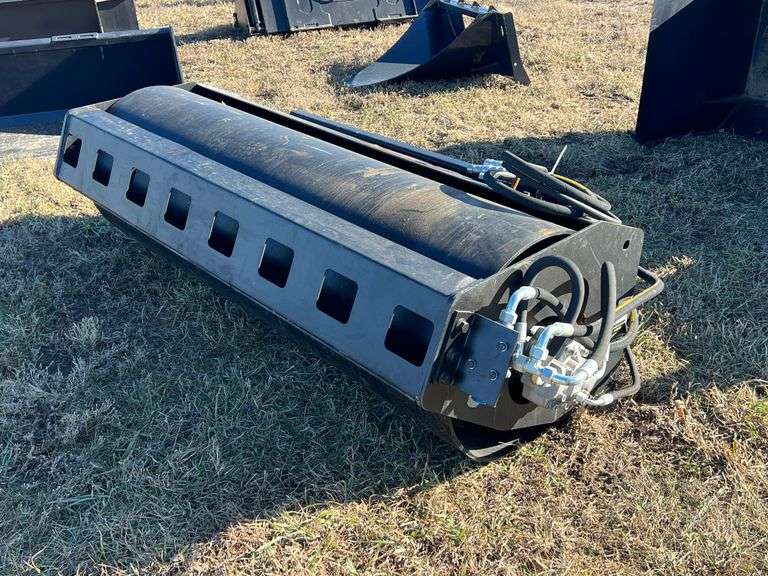NEW Pabreak 72in Skid Steer Vibratory Roller