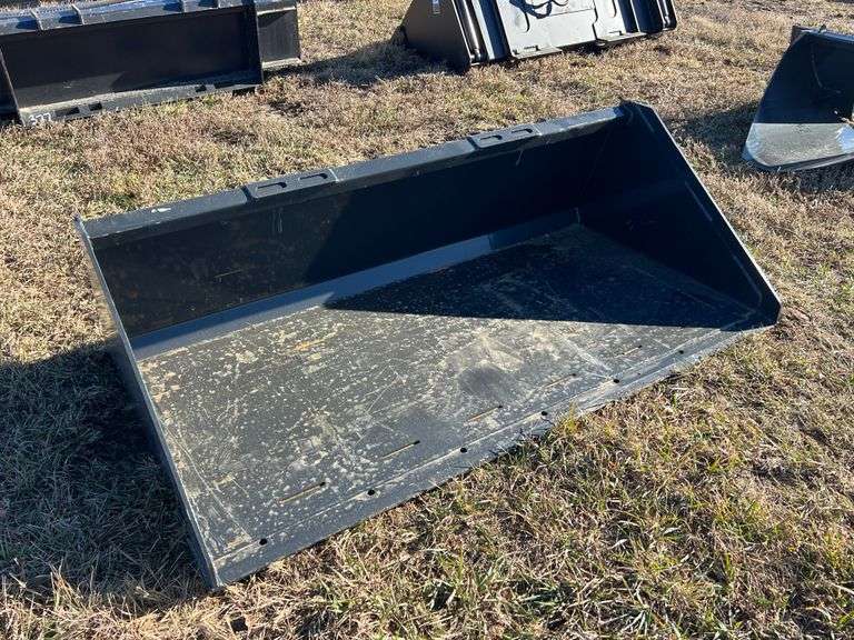 NEW Wolverine 72in Skid Steer Bucket