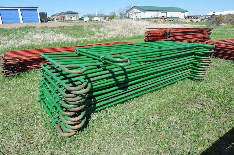 HW Brand (2) 10' & (14) 12' Portable Panels