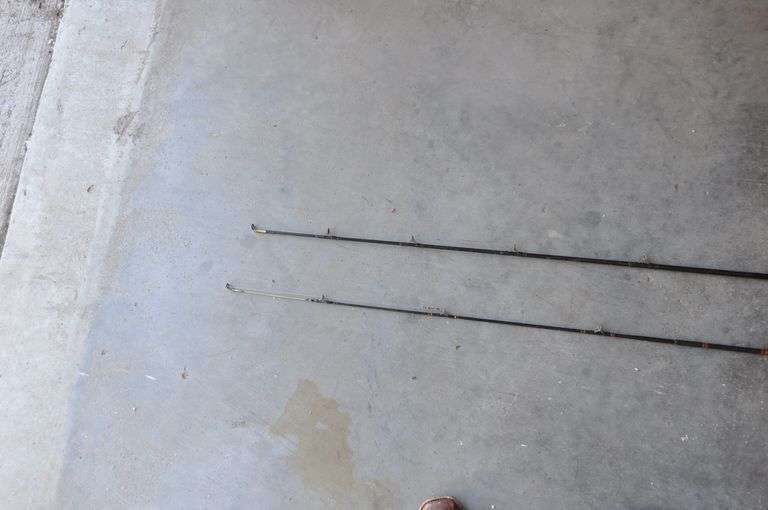 (2) Fishing rods w/Zebco Reels