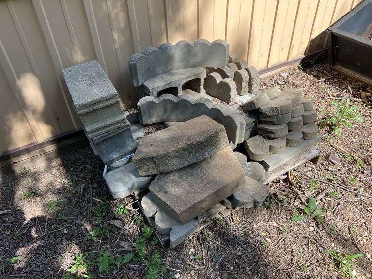 Pallet of Misc Concrete Edging & Block