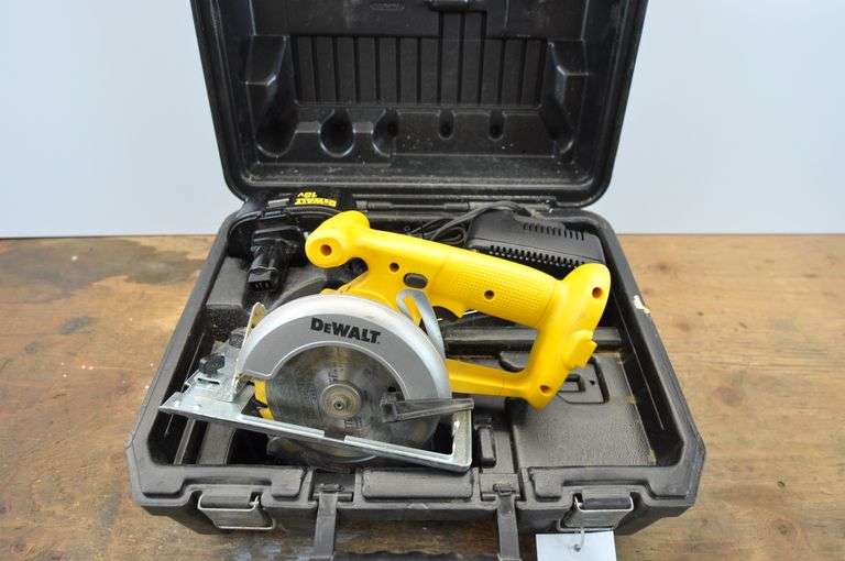 DeWalt 18v 5 3/8" Trim Saw