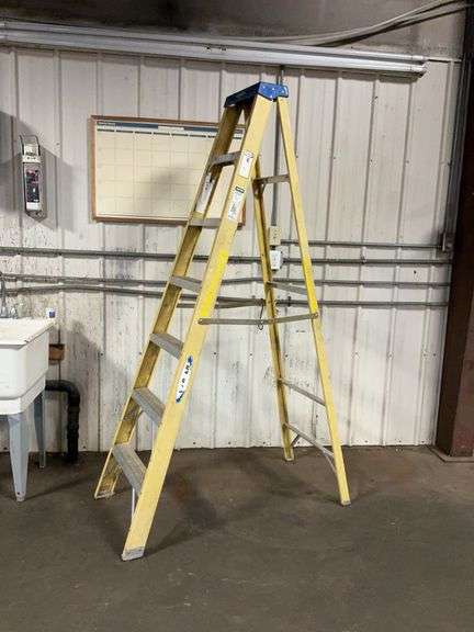 Werner 7' Fiberglass Ladder