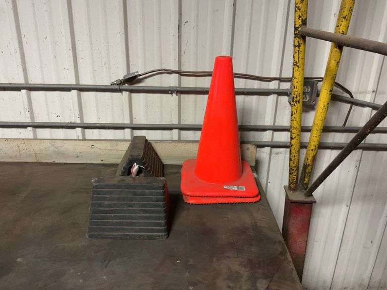 (2) 18" Traffic Cones + (2) Wheel Chocks