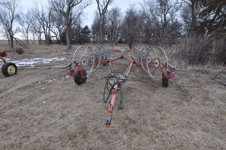 Gehl 520 12-Wheel V-Rake