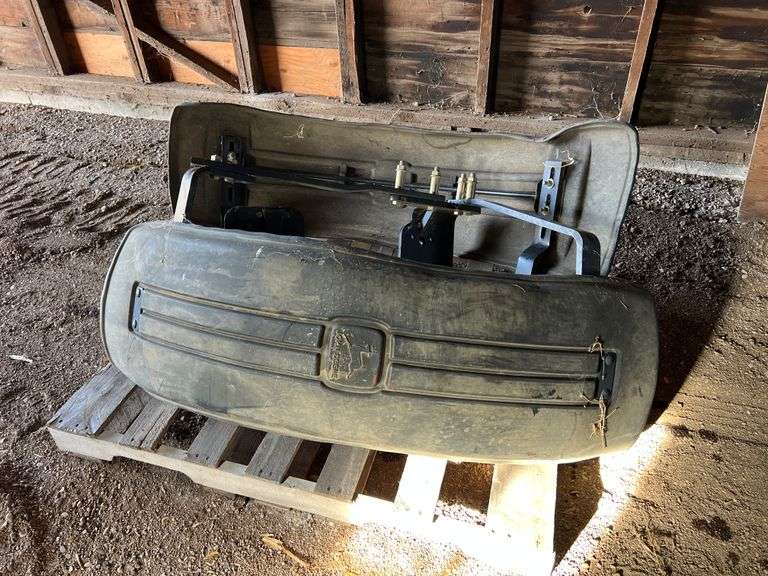 Fenders from a John Deere 7810 MFWD