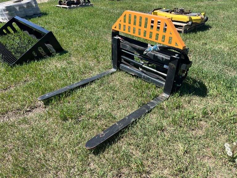NEW Wolverine Skid Steer Hydraulic Pallet Forks
