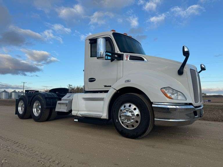 2019 Kenworth T680 T/A Daycab